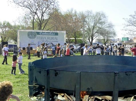 Cañuelas, pollo, solidaridad