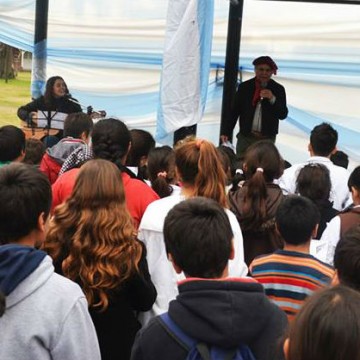 Omar Moreno Palacios escenario músico canto