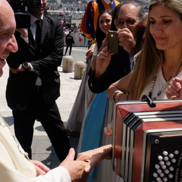 Pichuco, bandoneon, vaticano